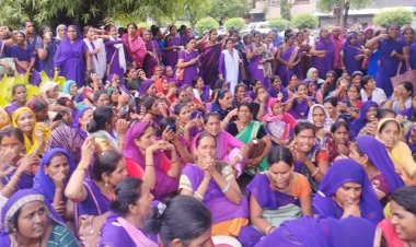 NEWS : भोपाल में मिशन संचालक कार्यालय पहुंची आशाकर्मी, बरसते पानी में किया प्रदर्शन, प्रोत्सहन राशि का नियमित रूप से भुगतान और वार्षिक वृद्धि शीघ्र देने का निर्णय, क्या इन्होंने दिया आश्वासन, पढ़े खबर