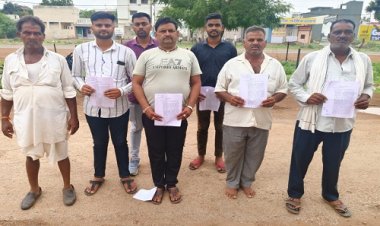 BIG NEWS : नौकरी और हम्माली का ठेका दिलाने के नाम पर धोखधड़ी, ग्रामीणों का आरोप, इन्होंने लिए लाखों रूपए, फिर मिला आश्वासन, शिकायत पहुंची नीमच जिला कलेक्टर के पास, पढ़े खबर