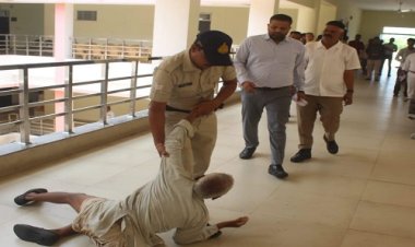 BIG NEWS : मंदसौर जिला कलेक्टर का एक्शन, सहायक ग्रेड-3 विजयवर्गीय पर गिरी गाज, तत्काल प्रभाव से किया निलंबित, मामला जनसुनवाई में लौट लगाकर पहुंचे बुजुर्ग से जुड़ा, पढ़े खबर