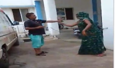 BIG NEWS : इस बात को लेकर हुई नौकझोक, तो गुस्साई महिला ने निकाली चप्पल, और कर डाली दरोगा की पिटाई, वीडियों सोशल मीडिया पर वायरल, क्या है पूरी घटना...! पढ़े खबर