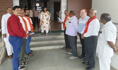 NEWS : पूर्व पेंशनर्स संघ का MP के CM के नाम ज्ञापन, इस धारा को समाप्त करने की मांग, नुकसान की दी जानकारी, क्या बड़े आंदोलन की तैयारी भी, पढ़े खबर