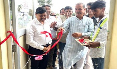 BIG NEWS : विधायक सखलेचा एवं कलेक्टर जैन पहुंचे कवई गांव, सोलर पार्क का निरीक्षण, कंट्रोल रूम का किया लोकार्पण, फिर पौधारोपण भी, पढ़े खबर