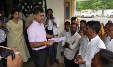 NEWS : 22 दिनों से लापता नाबालिग बालिका, परेशान परिजन आज पहुंचे SP कार्यालय, सौंपा ज्ञापन, लगाई गुहार, पढ़े नरेंद्र राठौर की खबर