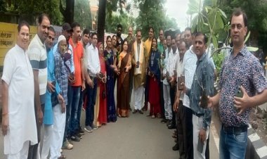 BIG NEWS : हरित नीमच अभियान का आगाज, यहां से पौधरोपण के साथ हुई शुरुवात, कई संस्थाएं बनी कार्यक्रम का हिस्सा, नपाध्यक्ष चौपड़ा ने कहां- पौधारोपण के साथ संरक्षण भी जरूरी, पढ़े खबर
