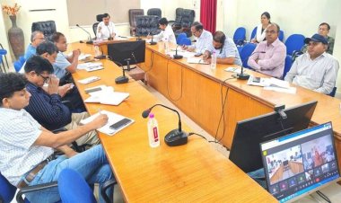 NEWS : ई-जनसुनवाई में सुनी ग्रामीणों की समस्याएं, कलेक्‍टर दिनेश जैन बोले- आगनवाडी के सभी बच्‍चों के आधार, समग्र, जन्‍म एवं जाति प्रमाण पत्र अवश्‍य बनवाएं, पढ़े खबर