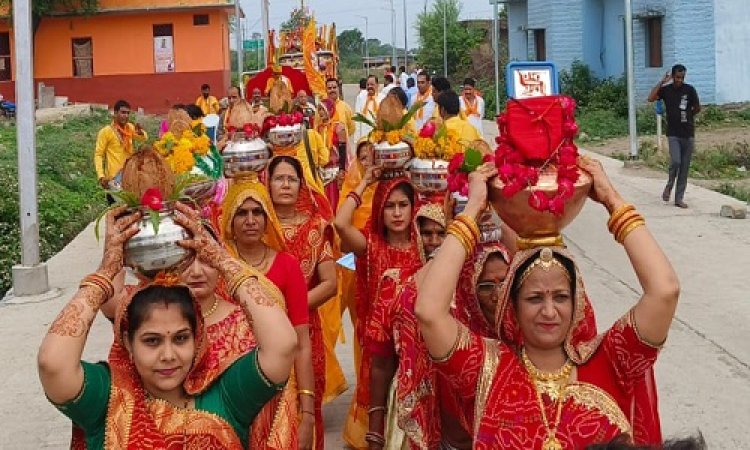 NEWS : सोमनाथ महादेव और नारसिंह माता मंदिर पर होगी कलश और ध्वजादंड की स्थापना, मनासा में निकाली भव्य कलश यात्रा, पारंपरिक वेशभूषा में दिखी महिलाएं, पढ़े खबर