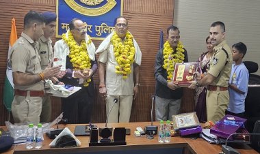 NEWS : पुलिस परिवार से अधिकारी-कर्मचारी हुए सेवानिवृत्त, कंट्रोल रूम में विदाई समारोह संपन्न, शॉल, श्रीफल एवं स्मृति चिन्ह से किया सम्मानित, दी भावभीनी विदाई, पढ़े खबर