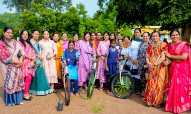 NEWS : इनरव्हील ने किए सेवा प्रकल्प, इस स्कूल में पहुंची सदस्याएं, स्कूली बच्चों को दिए उपहार, तो चेहरे पर दिखी खुशी, पढ़े खबर