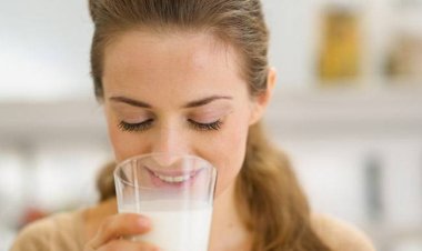 NEWS : सोने से पहले दूध पीने के हैं अद्भुत फायदे, बस करें छोटा-सा यह काम…