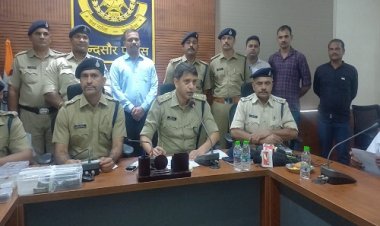 NEWS : संपत्ति संबंधी अपराध में थाना पिपलियामंडी को मिली सफलता, चोरी के जेवरात और नगदी बरामद, दो आरोपियों को किया गिरफ्तार, पढ़े खबर