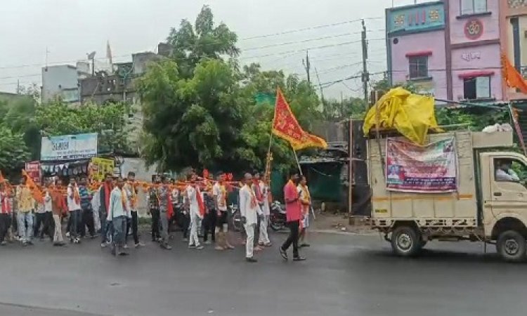 NEWS : महागढ़ गांव से नीलकंठ महादेव तक निकाली सातवी कावड़ यात्रा, सैकड़ों भक्त हुए शामिल, बाबा का कुछ यूं किया जलाभिषेक, पढ़े खबर