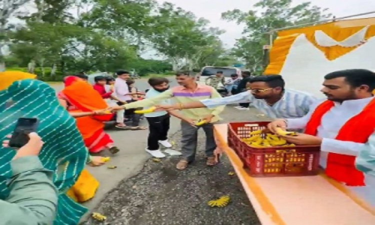 NEWS : बाबा पशुपतिनाथ के दरबार जा रहे कावड़ यात्रियों का फूलों से स्वागत, साढ़े चार क्विंटल प्रसादी का वितरण भी, पढ़े खबर