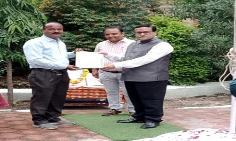 NEWS : स्वतंत्रता दिवस पर भारत माता के नारों से गूंजा चीताखेड़ा, हर्षोल्लास के साथ मनाया आजादी का पर्व, ध्वजरोहण भी किया, पढ़े आजाद मंसूरी की खबर