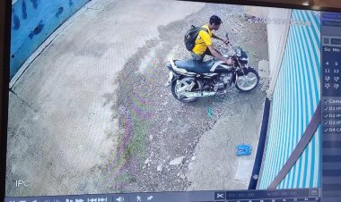 BREAKING NEWS- मंदसौर जिले के इस क्षेत्र में चोर गिरोह सक्रिय,आज दिन दहाड़े हुई तीन बाइक चोरी,गिरोह हुआ CCTV में कैद,पुलिस को अभी तक नहीं मिला कोई सुराग,पढ़े नरेंद्र राठौर की ये खबर