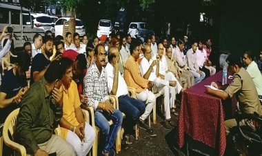 NEWS : मनासा थाना परिसर में शांति-समिति की बैठक संपन्न, आगामी त्यौहारों को लेकर हुई चर्चा, अधिकारियों को दिए ये निर्देश, पढ़े मनीष जोलान्या की खबर