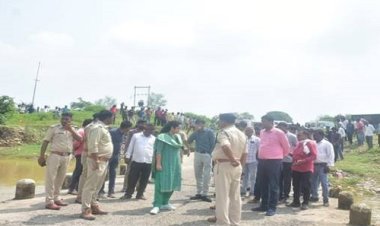 NEWS : जिला कलेक्टर अदिति गर्ग ने किया शिवना नदी का निरिक्षण, मृतक का शव के लिए सघन सर्चिंग अभियान चलाने के निर्देश, पढ़े खबर