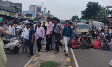 BIG NEWS : मनासा रोड़ पर चक्काजाम कर प्रदर्शन करने का मामला, शिकायत के बाद हरकत में आई पिपलियामंडी पुलिस, 9 लोगों पर FIR दर्ज, पढ़े नरेंद्र राठौर की खबर