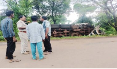 BIG BREAKING : MP में भीषण सड़क हादसा, मजदूरों से भरे ऑटो पर हाईवा पलटा, सड़क पर बिखरी दिखी लाशें, इतनों की मौके पर ही मौत, तो कई घायल भी, मची चीख-पुकार, दिल दहला देगा ये मंजर, पढ़े खबर