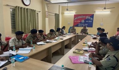 NEWS- आगामी त्यौहारों में कानून व्यवस्था बनाये रखने को लेकर,SP अंकित जायसवाल ने कंट्रोल रुम पर ली बैठक,राजपत्रित अधिकारियों सहित इन्हे दिए ये दिशा निर्देश,पढ़े खबर