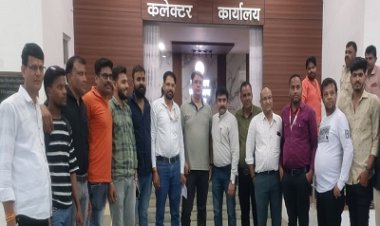 NEWS - रेती कारोबारीयो गुंडागर्दी, रेट का मन माफिक भाव, परेशान आम जनता,और कई समस्याओं को लेकर कलेक्टर हिमांशु चंद्रा से मिले पत्रकारगण दिया ज्ञापन,पढ़े खबर