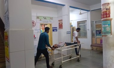 NEWS : बेसुध अवस्था में पड़ा मिला अज्ञात व्यक्ति, मौके पर पहुंची एंबुलेंस, उपचार के लिए भिजवाया शासकीय अस्पताल, पढ़े खबर