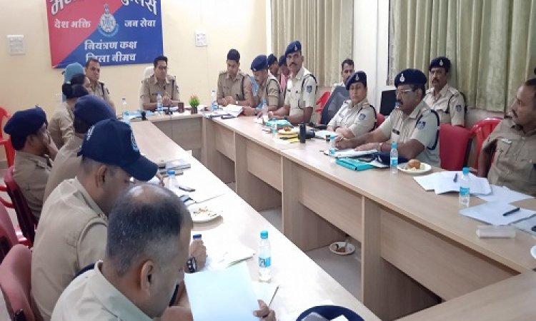 BIG NEWS : पुलिस कप्तान अंकित जायसवाल ने ली अधिकारीयों की बैठक, बालिकाओं-महिलाओं की सुरक्षा व्यवस्था को लेकर दिए ये निर्देश, पढ़े खबर