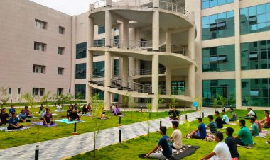 NEWS : नीमच मेडिकल कॉलेज में योग एवं मेडिटेशन क्लास,डीन घनघोरिया नेतृत्व में ये पहल भी,विधार्थी स्वस्थ और तनाव मुक्त हो ये प्रयास,पढ़े ये खबर