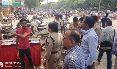 BIG NEWS :नीमच की सडको पर फिर ये विवाद अब भी,ये अस्थाई दुकानदार अब भी अड़े,SDM सहित प्रशसनिक अमला मोके पर,की जा रही ये कार्यवाही,पढ़े ये खबर