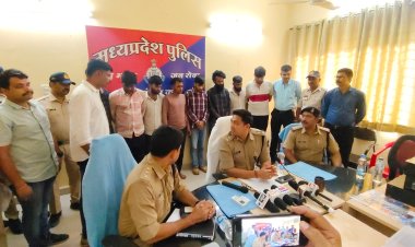 BIG BREAKING : नीमच पुलिस की बड़ी कार्यवाही, विदेश से संचालित अंत्तराष्ट्रीय गिरोह का पर्दाफाश, लोगों को देते लालच, खोलते फर्जी अकाउंट, और ऐसे करते ठगी, कई आरोपी गिरफ्तार, पढ़े खबर 