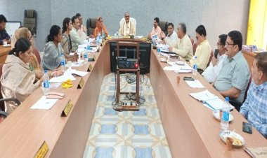 NEWS : जिला पंचायत अध्यक्ष चौहान की अध्यक्षता में बैठक संपन्न, विकास कार्य और योजनाओं की प्रगति की समीक्षा, अधिकारियों को दिए ये निर्देश, पढ़े खबर