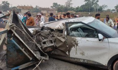 BIG NEWS : मौत छूकर निकल गई... अंदर बैठा परिवार, और कार पर गिरी क्रेन, किसी को नहीं आई खरोच, आखिर कैसे हुआ ये चमत्कार, पढ़े खबर