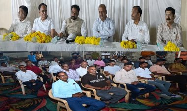 NEWS : मनासा हलवाई संघ का दीपावली मिलान समारोह संपन्न, विधायक मारु बोले- क्वालिटी व शुद्धता के साथ साफ-सफाई का भी रखें ध्यान, कचोरी और पपड़ी की तारीफ भी, पढ़े खबर