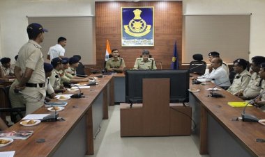 NEWS : मंदसौर पुलिस कप्तान अभिषेक आनंद ने ली बैठक, समंस/वारंट तमिल के संबंध में चर्चा, इन्हें दिए विशेष दिशा निर्देश, पढ़े खबर