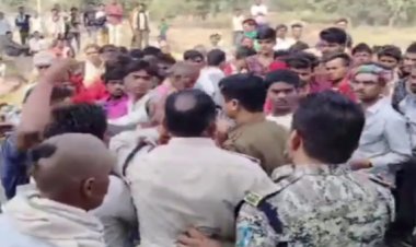 OMG ! हादसे में व्यक्ति की मौत, परिजनों ने किया हाईवे जाम, महिला टीआई ने जड़ा थप्पड़, फिर एक्शन का रिएक्शन, युवक ने भी ऐसे दिया तमाचे का जवाब, मच गया बवाल, पढ़े खबर