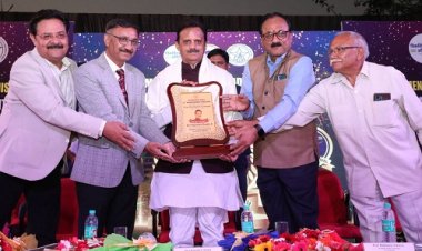 NEWS : डिप्टी CM ने प्रतिभाशाली युवाओं को दिए पदक, उप मुख्यमंत्री बोले- यहीं देश को विश्वगुरू, और आर्थिक महाशक्ति बनाएंगे, पढ़े खबर