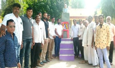 NEWS : ब्लॉक कांग्रेस कमेटी जीरन ने मनाई पूर्व प्रधानमंत्री स्वर्गीय इंदिरा गांधी की जन्म जयंती, चित्र पर किया माल्यार्पण, बताया योगदान, पढ़े खबर