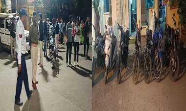 BIG NEWS : मोडिफाइड बाइक पर शिकंजा, तो स्पॉट पर पहुंचे इन बच्चों के माता-पिता, एक्शन में नीमच की यातायात पुलिस, आप भी हो जाएं सावधान, वरना जाना पड़ेगा थाने, पढ़े खबर