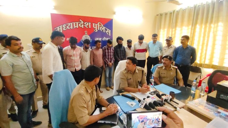 BIG BREAKING : नीमच पुलिस की बड़ी कार्यवाही, विदेश से संचालित अंत्तराष्ट्रीय गिरोह का पर्दाफाश, लोगों को देते लालच, खोलते फर्जी अकाउंट, और ऐसे करते ठगी, कई आरोपी गिरफ्तार, पढ़े खबर 