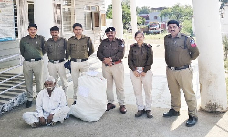 BIG NEWS : घर के बाड़े में नशे के पौधे, और अवैध गांजा भी बरामद, डोराई गांव में रतनगढ़ पुलिस की दबिश, फिर मिली बड़ी सफलता, आरोपी भी गिरफ्तार, पढ़े खबर