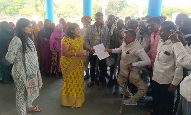 BIG NEWS : रामपुरा तहसील क्षेत्र के ग्रामीण और किसान पहुंचे जिला कलेक्टर कार्यालय, धरना के साथ जमकर किया प्रदर्शन, फिर मुख्यमंत्री के नाम सौंपा ज्ञापन, क्या है मामला...! पढ़े खबर