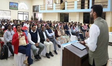 NEWS : पंख अभियान, जिला प्रशासन द्वारा आयोजित स्‍वयंसेवकों की कार्यशाला संपन्न, कलेक्टर चंद्रा बोले- बांछड़ा समुदाय पंख अभियान से जुड़कर आत्‍मनिर्भर बने और स्‍वाभि‍मान से जि‍ए, पढ़े खबर