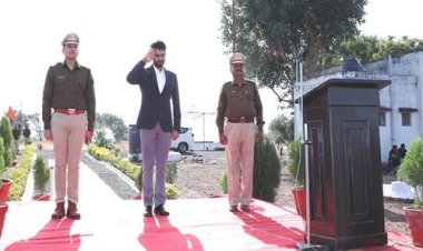 BIG NEWS : जिला कलेक्‍टर एवं एसपी ने परेड़ का निरीक्षण ली सलामी, नीमच में यहां मनाया मध्य प्रदेश होमगार्ड एवं नागरिक सुरक्षा दिवस, इन सैनिकों को किया सम्‍मानित, पढ़े खबर