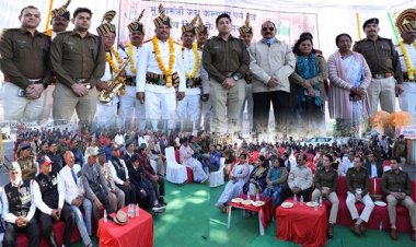 BIG NEWS : मुख्यमंत्री जनकल्याण पर्व एवं विजय दिवस, राष्ट्रभक्ति के गीतों से गुंजा नीमच, इस चौराहे पर पुलिस बैंड की शानदार प्रस्तुति, एसपी अंकित जायसवाल ने बताया उद्देश्य, पढ़े खबर