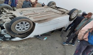 NEWS : अंदर बैठे चार लोग, और असंतुलित होकर पलटी कार, मनासा-मंदसौर रोड़ पर सड़क हादसा, क्या हुई कोई जनहानि, कैसे हुई घटना, पढ़े ये खबर