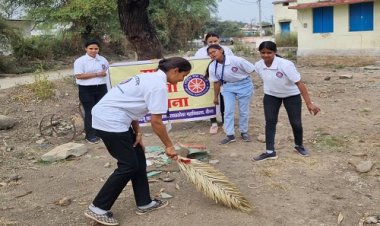 NEWS : जाजू कन्या महाविद्यालय की छात्राएं पहुंची बरुखेड़ा गांव, नुक्कड़ नाटक के साथ ग्रामीणों को किया जागरूक, स्वच्छता का दिया संदेश, पढ़े खबर