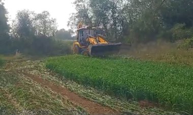 NEWS : शासकीय नाले पर किया अतिक्रमण, जब प्रशासन को मिली सुचना, तो अमला पहुंचा मौके पर, ताबड़तोड़ चली जेसीबी, कौन है ये किसान, पढ़े खबर