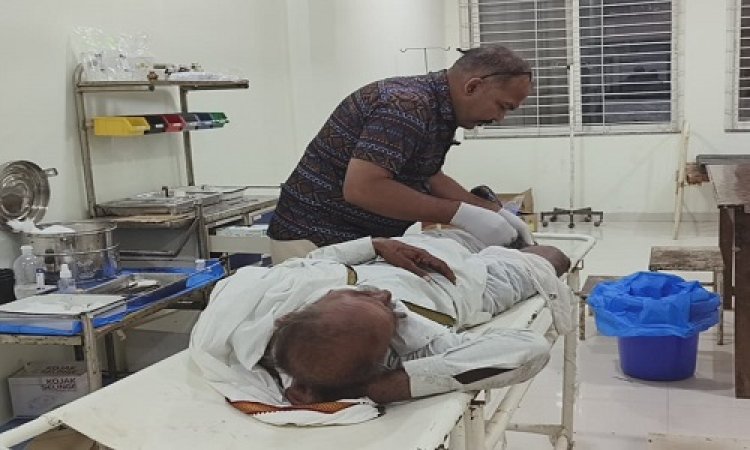 OMG ! दो बाइक आपस में टकराई, एक महिला सहित तीन गंभीर घायल, मनासा से जिला अस्पताल रैफर, 108 में ऐसे दिखाई गंभीरता, पढ़े मनीष जोलान्या की खबर