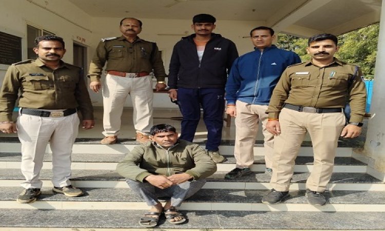 BIG NEWS : बाइक पर काले सोने की तस्करी, जब सरवानिया चौकी पुलिस को मिली सुचना, तो यहां की घेराबंदी, मादक पदार्थ की खेप जप्त, धामनिया गांव का तस्कर कमलेश चढ़ा हत्थे, पढ़े खबर