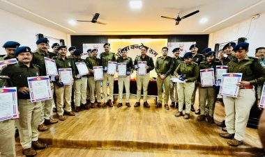 BIG NEWS: कोरोना काल का समय, और खुद की जान डाली जोखिम में, अब अधिकारी-कर्मचारियों को कुछ यूं मिला सम्मान, नीमच पुलिस का ये खास कार्यक्रम संपन्न, इस सूची में 300 से ज्यादा नाम, पढ़े खबर