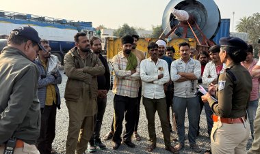 BIG NEWS: स्टेयरींग की बात अभियान, नीमच की यातायात व्यवस्था को मिल रहा नगर पालिका सहित इस विभाग का सहयोग, तो पुलिस टीम कर रहीं बड़ा काम, ड्राइवरों से भी रूबरू हुए ये अधिकारी, हुई कुछ खास बातचीत, पढ़े खबर 